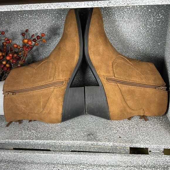 True Craft Suede Fringe Ankle Booties Boots Size 9 - Picture 5 of 7